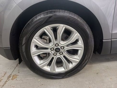 Used 2024 Ford Edge Titanium image 10