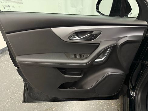 Used 2025 Chevrolet Blazer LT image 9