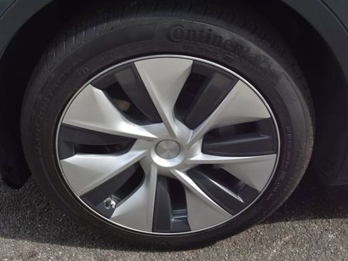 Used 2022 Tesla Model Y Long Range AWD/4WD image 46