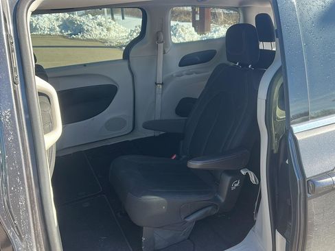 Used 2019 Chrysler Pacifica Touring Plus w/ Cold Weather Group image 22