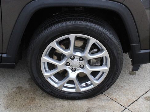 Used 2023 Jeep Compass Latitude AWD/4WD image 37