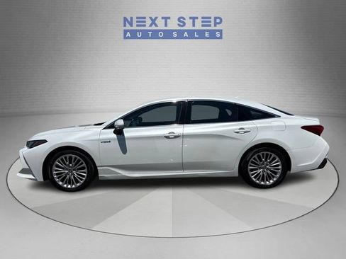 Used 2020 Toyota Avalon Limited w/ Advanced Safety Package FWD image 4