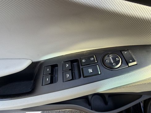 Used 2017 Hyundai Ioniq Limited FWD image 13