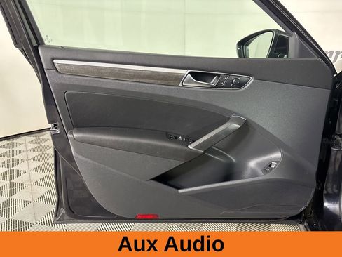 Used 2018 Volkswagen Passat 2.0T SE FWD image 10
