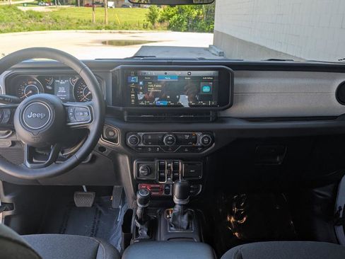 Used 2024 Jeep Wrangler Unlimited Sport AWD/4WD image 29