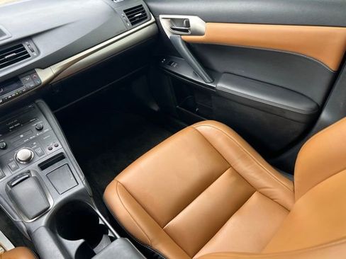 Used 2014 Lexus CT 200h w/ F Sport w/Nuluxe Interior FWD image 15