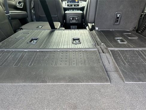 Used 2022 Chevrolet Tahoe Z71 w/ Z71 Off-Road Package image 17