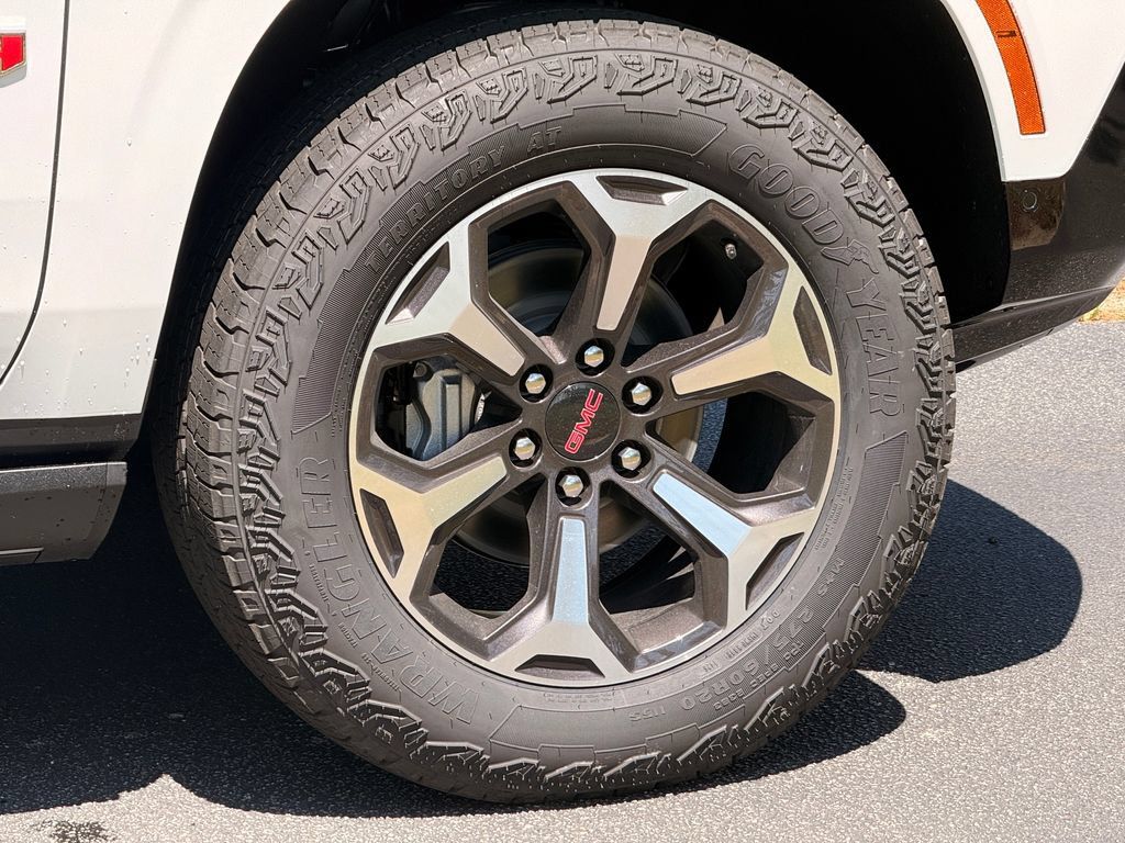 New 2026 GMC Yukon AT4 Ultimate w/ LPO, Floor Liner Package AWD/4WD image 14