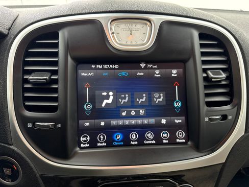 Used 2018 Chrysler 300 Limited w/ Safetytec Plus Group RWD image 27