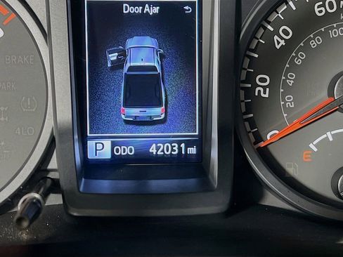 Certified 2022 Toyota Tacoma SR AWD/4WD image 12