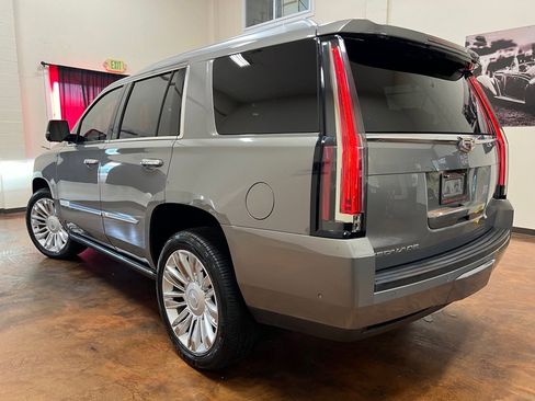 Used 2017 Cadillac Escalade Platinum image 2