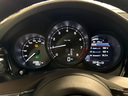 Used 2024 Porsche Macan AWD/4WD image 21