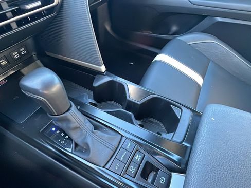 Used 2025 Toyota Camry SE image 30