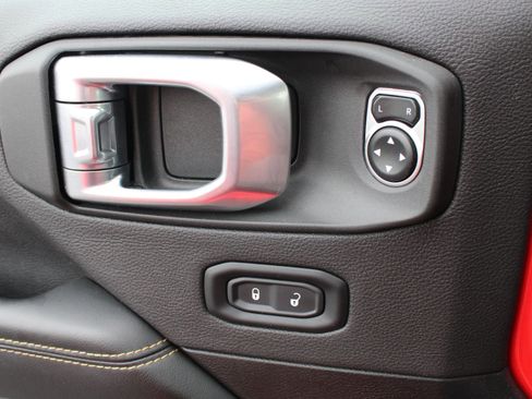 Used 2024 Jeep Wrangler Unlimited Sahara AWD/4WD image 22