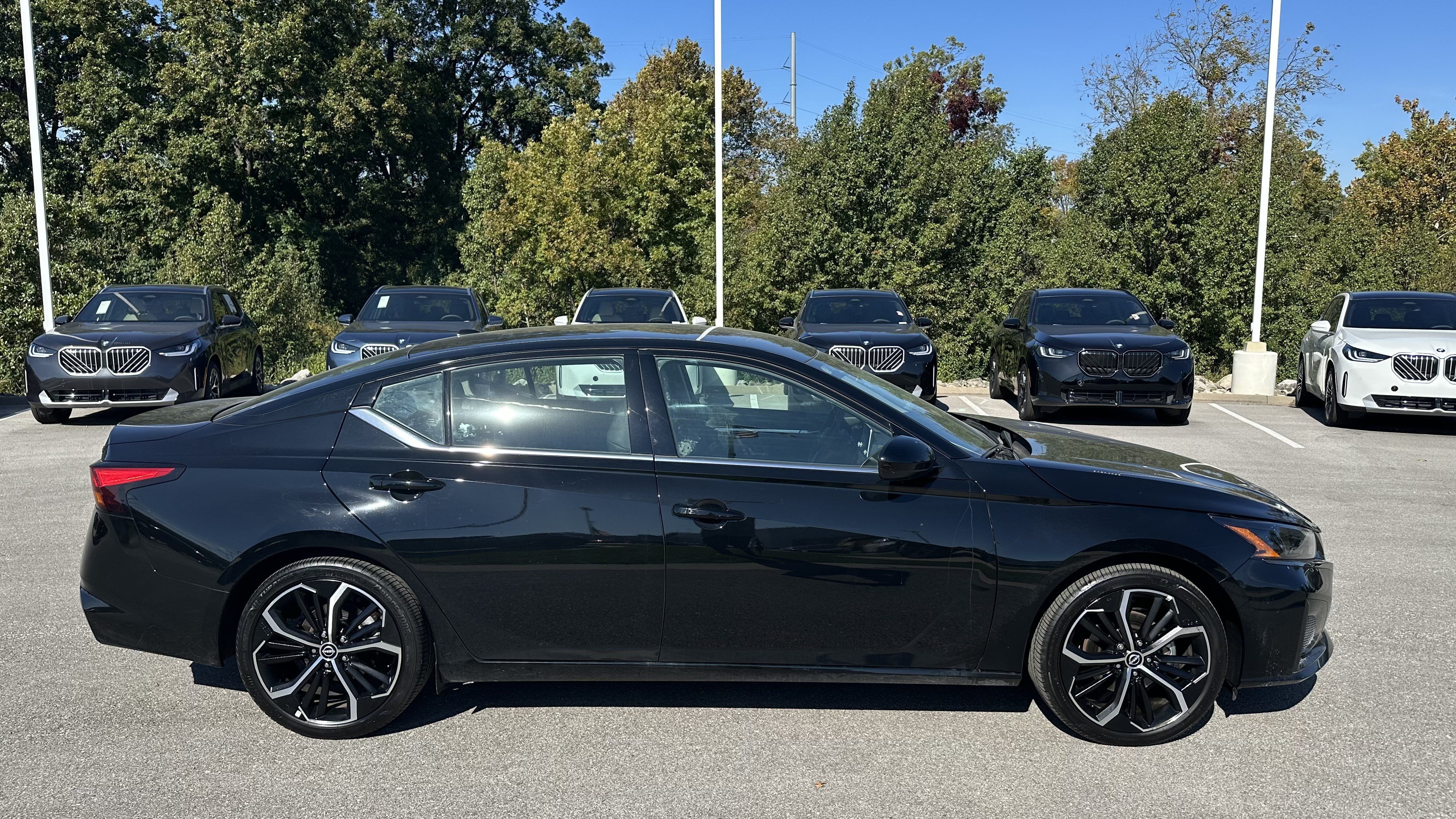 Used 2025 Nissan Altima 2.5 SR FWD image 11