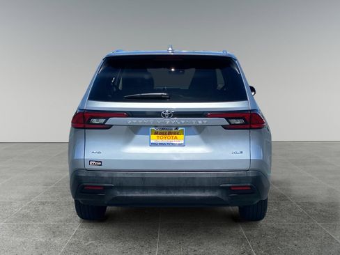Used 2025 Toyota Grand Highlander AWD image 4