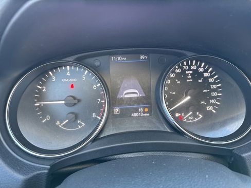 Used 2020 Nissan Rogue SV image 11