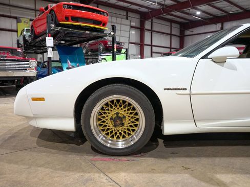 Used 1992 Pontiac Firebird Formula RWD image 3