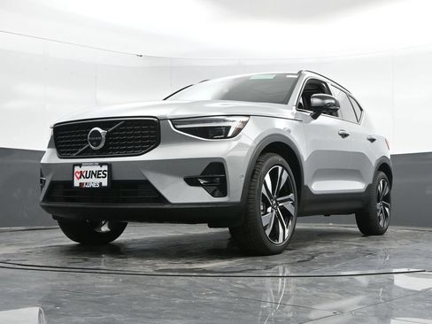Used 2025 Volvo XC40 B5 Ultra w/ Climate Package AWD/4WD image 52