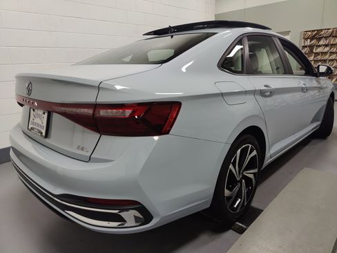 Used 2025 Volkswagen Jetta SEL image 14