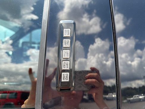 Used 2022 Ford F350 Lariat w/ Lariat Ultimate Package AWD/4WD image 29