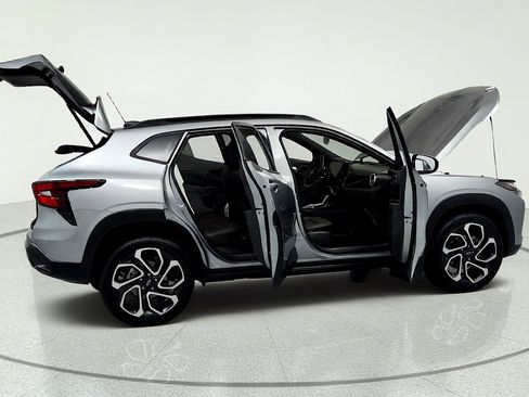 Used 2025 Chevrolet Trax RS w/ Driver Confidence Package FWD image 13