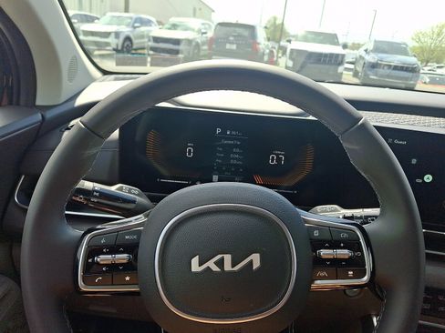 New 2026 Kia Carnival EX FWD image 13