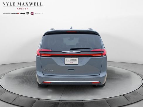 Used 2022 Chrysler Pacifica Touring-L FWD image 15