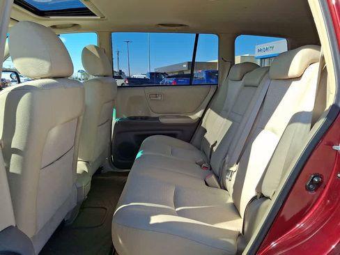 Used 2007 Toyota Highlander w/ 3rd Row image 9
