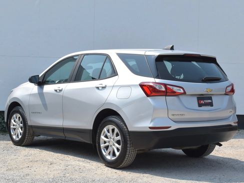 Used 2020 Chevrolet Equinox LS AWD/4WD image 2