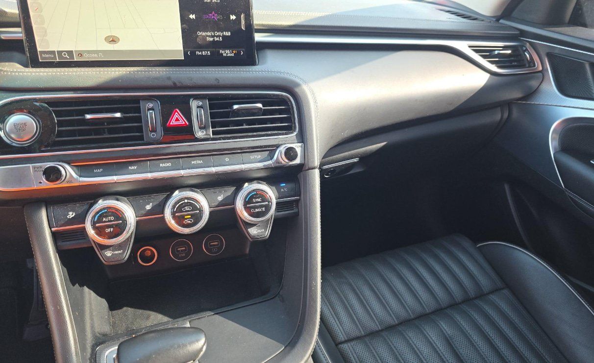 Used 2022 Genesis G70 3.3T RWD image 7