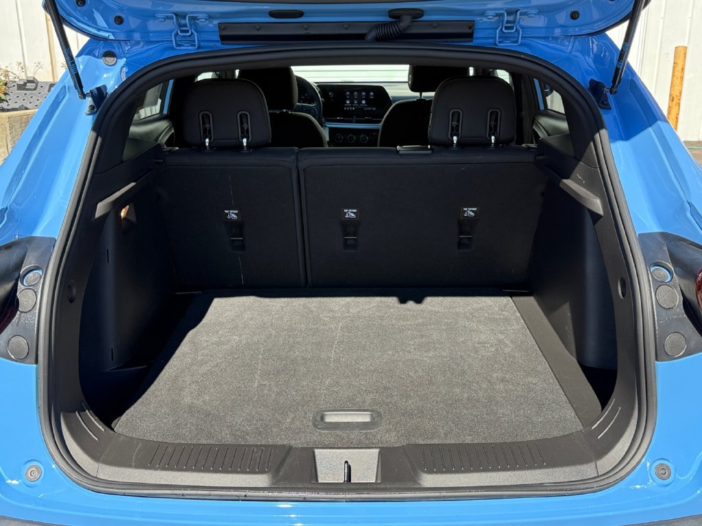 Used 2024 Chevrolet Trax RS FWD image 22