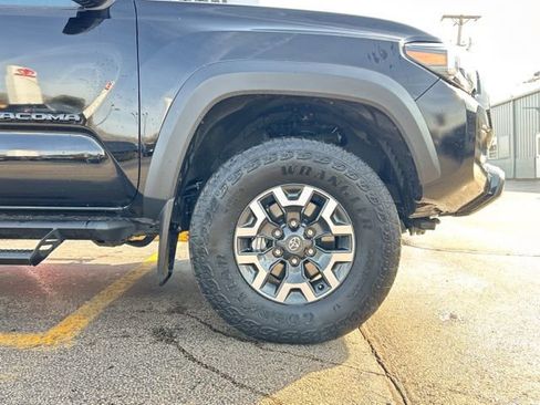 Used 2023 Toyota Tacoma TRD Off-Road w/ Advanced Technology Package AWD/4WD image 12