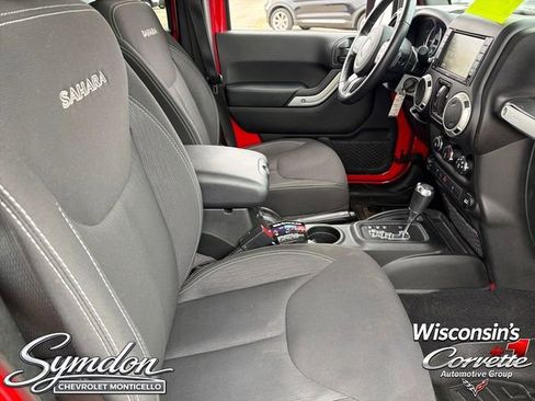 Used 2017 Jeep Wrangler Unlimited Sahara w/ Dual Top Group AWD/4WD image 22