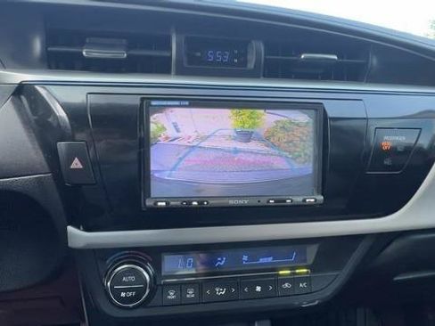 Used 2014 Toyota Corolla LE FWD image 11