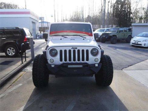Used 2016 Jeep Wrangler Unlimited Rubicon w/ Connectivity Group image 15