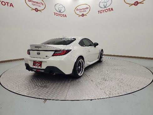Used 2023 Toyota GR86 Premium RWD image 8