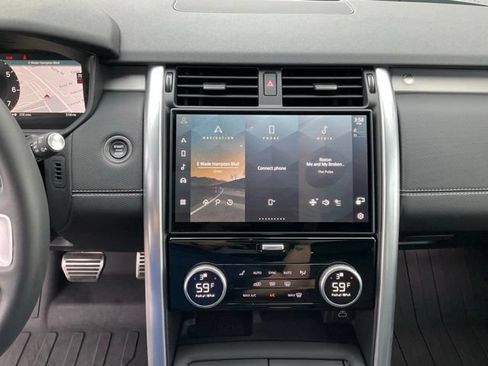 Used 2025 Land Rover Discovery Dynamic SE AWD/4WD image 14