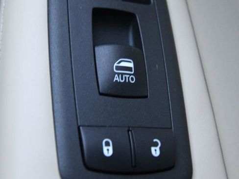 Used 2020 Jeep Grand Cherokee Overland image 26