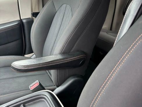 Used 2018 Chrysler Pacifica Touring Plus w/ Tire & Wheel Group image 42