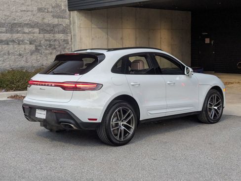 Used 2026 Porsche Macan AWD/4WD image 9