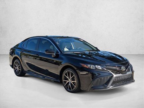 Used 2023 Toyota Camry SE FWD image 3