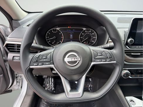 Certified 2023 Nissan Altima 2.5 SV FWD image 10