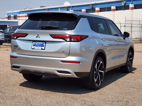 Used 2023 Mitsubishi Outlander SE AWD/4WD image 3
