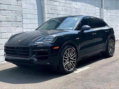 Certified 2024 Porsche Cayenne S AWD/4WD image 1