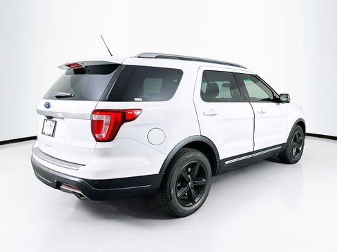 Used 2018 Ford Explorer XLT w/ Equipment Group 201A image 9