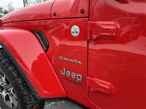 Used 2019 Jeep Wrangler Unlimited Sahara w/ Cold Weather Group image 11