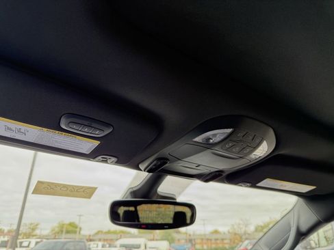 New 2026 Chrysler Pacifica Limited w/ Uconnect Theater Family Group image 27