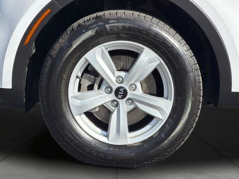 Used 2021 Kia Sorento LX AWD/4WD image 11