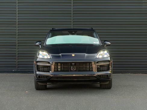 Certified 2023 Porsche Cayenne Turbo S AWD/4WD image 11